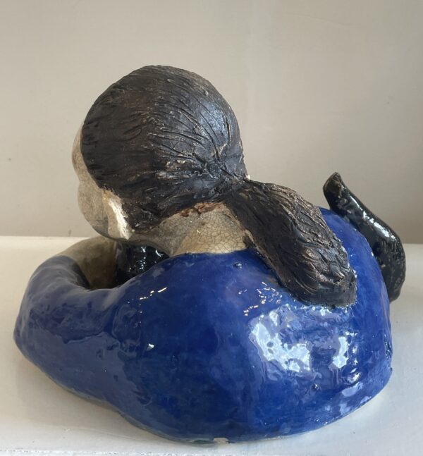 Meisje met blauwe trui - Afbeelding 2